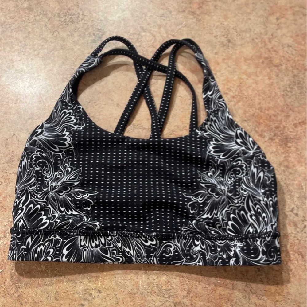 Lululemon sports bra size 4